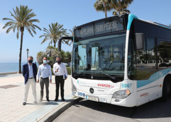 Siete paradas más en Marbella para acercar las playas de San Pedro a vecinos y turistas