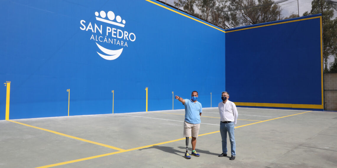 Finalizan las obras de remodelación de la pista de frontón en San Pedro Alcántara