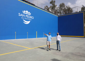 Finalizan las obras de remodelación de la pista de frontón en San Pedro Alcántara