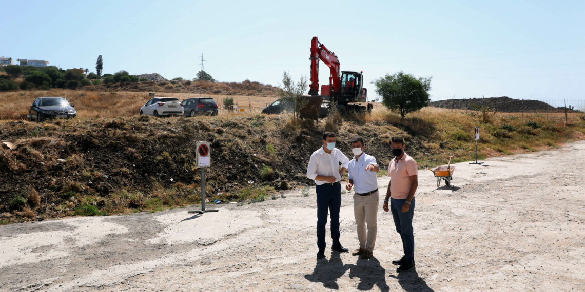 Comienzan los trabajos del aparcamiento con 120 plazas en la calle Gabriel García Márquez de Nueva Andalucía