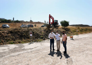 Comienzan los trabajos del aparcamiento con 120 plazas en la calle Gabriel García Márquez de Nueva Andalucía