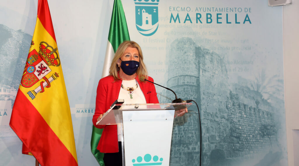 Muñoz pide prudencia a los jóvenes y solicita que las estadísticas cuenten la población flotante de Marbella