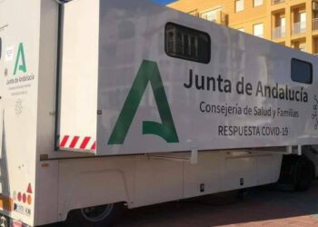 Acuden 61 personas a la vacunación sin cita en Sabinillas a pesar de tener dosis para 300