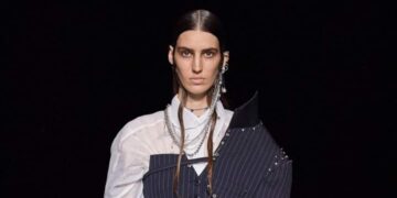 La manilveña Morgane Stengel, Miss World Manilva 2019, desfila en parís para Jean Paul Gaultier