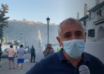 El incendio en Manilva provoca el desalojo de 300 personas