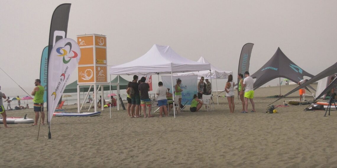 El Manilva SUP Festival atrae a numerosas personas a la playa de Sabinillas