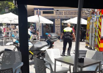 Un conductor atropella a varias personas en una terraza de Marbella