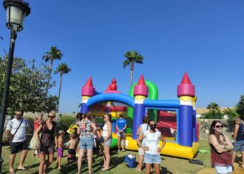 La Fiesta del Agua inundó de buen ambiente Manilva y volverá el próximo fin de semana