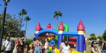 La Fiesta del Agua inundó de buen ambiente Manilva y volverá el próximo fin de semana