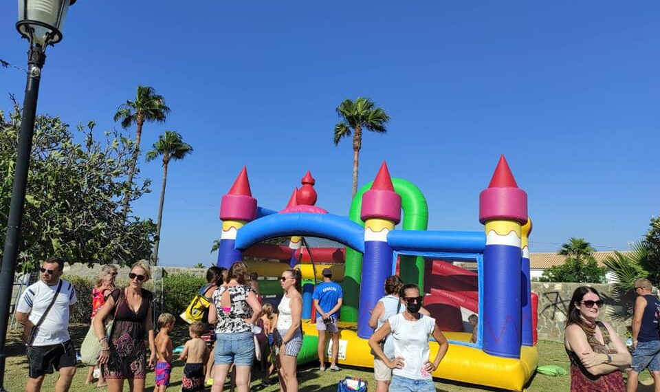 La Fiesta del Agua inundó de buen ambiente Manilva y volverá el próximo fin de semana