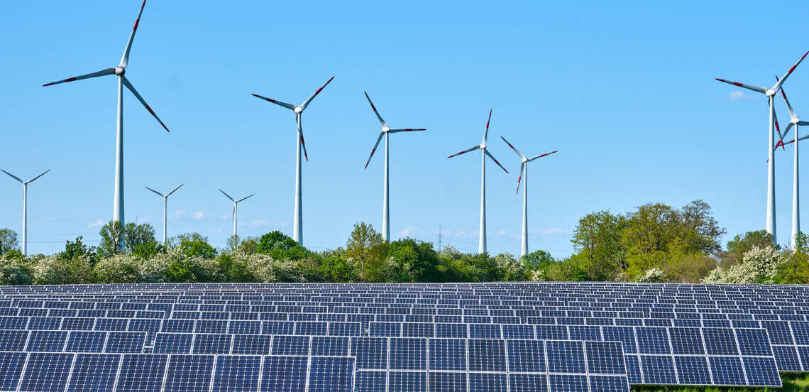 Casares aúna fuerzas para reclamar a la Junta que paralice los proyectos de plantas fotovoltaicas