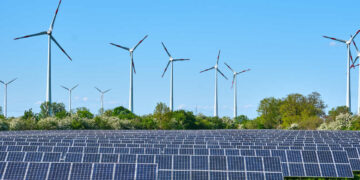 Casares aúna fuerzas para reclamar a la Junta que paralice los proyectos de plantas fotovoltaicas