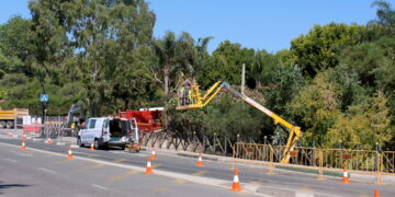 Comienzan en Estepona las obras de ampliación de las pasarelas del puente de La Cala