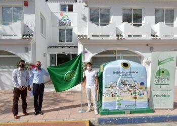 Mancomunidad y Ecovidrio presentan la campaña de verano “Banderas Verdes”