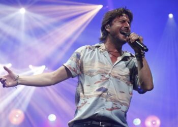Manuel Carrasco llega este viernes y sábado a Starlite con ‘La Cruz del Mapa’ en acústico