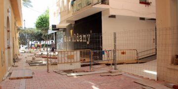 Recta final de las obras del entorno de la calle San Roque en Estepona