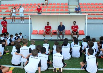 El ex seleccionador nacional Vicente del Bosque visita su Campus de Verano en Estepona