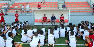 El ex seleccionador nacional Vicente del Bosque visita su Campus de Verano en Estepona