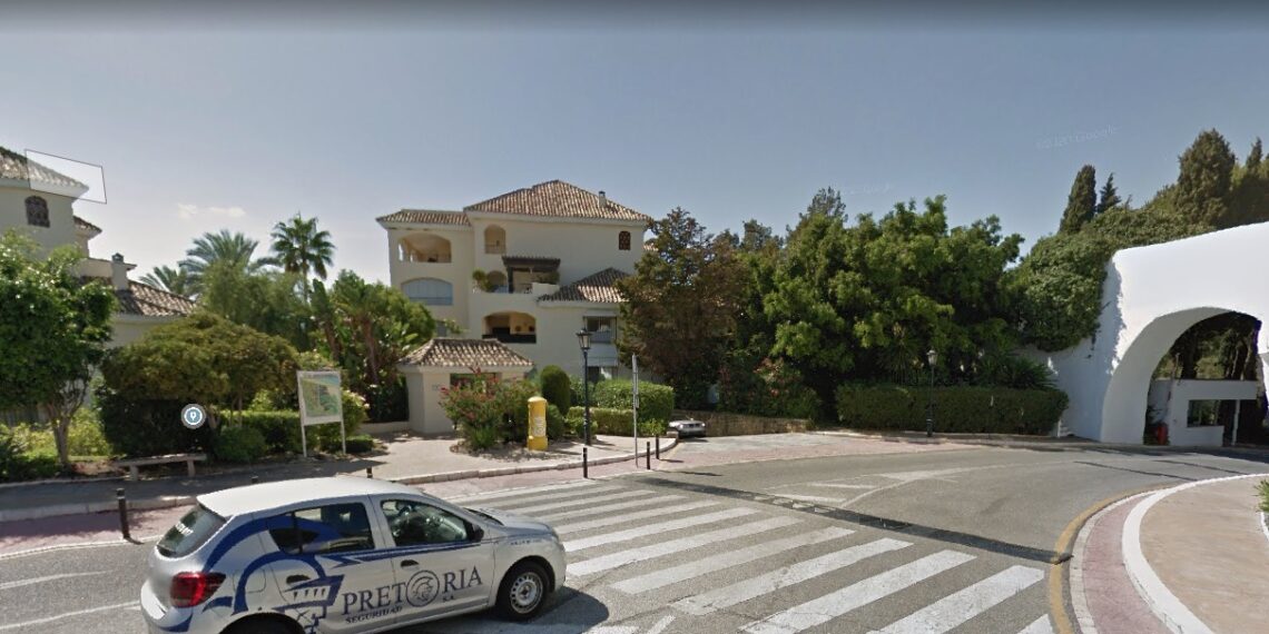 Hallan ahogada una mujer en una piscina de un chalet de Marbella