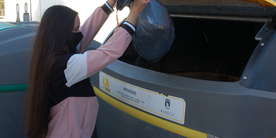 El aumento de recogida de residuos evidencia la vuelta a la normalidad laboral en la Costa del Sol