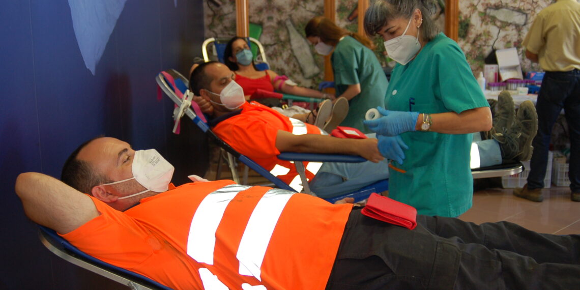 La plantilla del Completo Ambiental Costa del Sol se vuelca con la donación de sangre