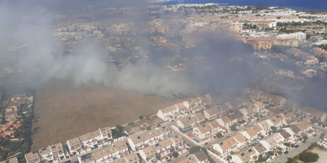 Un nuevo incendio forestal azota una zona de matorral en San Pedro