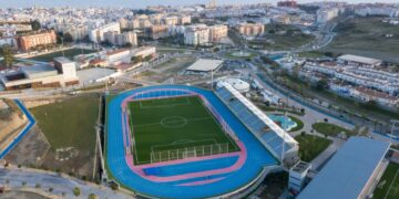 Herido grave el conserje del Estadio de Atletismo de Estepona tras derrumbarse unas escaleras