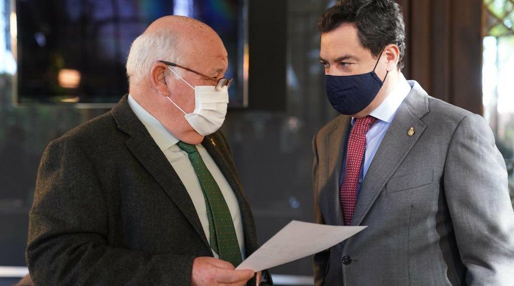 Moreno anuncia que Andalucía baja el ritmo de vacunación tras recibir un 43% menos de dosis