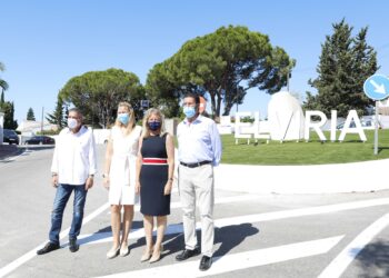 Marbella mejora la movilidad peatonal y la iluminación de la avenida de Las Cumbres de Las Chapas