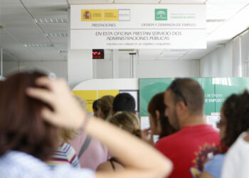 Andalucía lidera la creación de empleo de abril a junio con 102.400 más y el paro baja en 19.800 personas