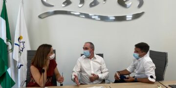 El alcalde de Casares José Carrasco recibe a la Delegada del Gobierno de la Junta Patricia Navarro