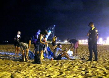 Un botellón en Benalmadéna acaba con un joven detenido y dos policías heridos