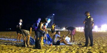 Un botellón en Benalmadéna acaba con un joven detenido y dos policías heridos