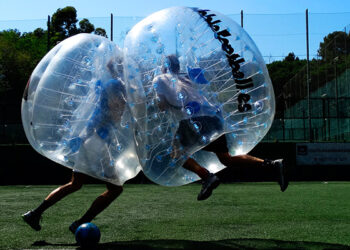Manilva aplaza al mes de agosto su competición de «Bubble Football»