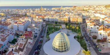 La incidencia de Covid se dispara un día más en Estepona y Marbella registra dos fallecidos