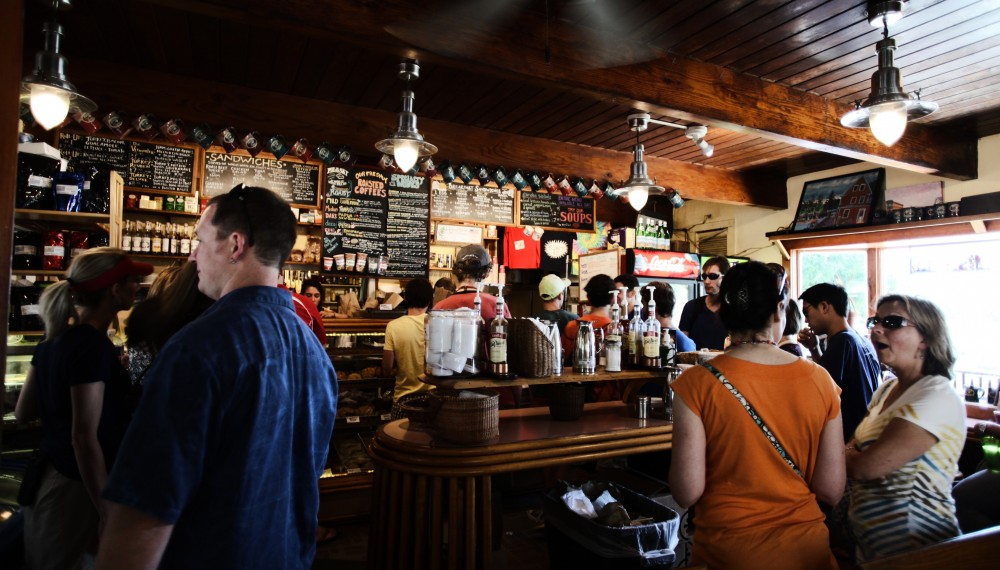 Andalucía reduce desde este jueves los aforos en hostelería