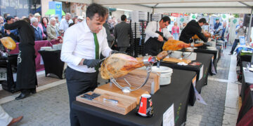 Piden al Ayuntamiento de Estepona que cancele los eventos de agosto ante el repunte de Covid