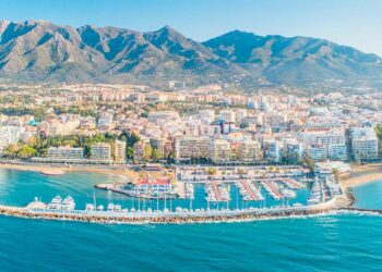 Marbella y Estepona bajo amenaza de toque de queda