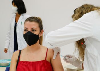 Jóvenes a partir de 20 años ya pueden pedir cita para vacunarse