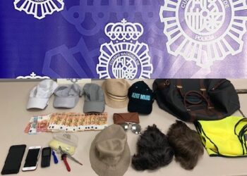 Detenidas cinco personas dedicadas al hurto que “hacían su agosto” en el aeropuerto de Málaga