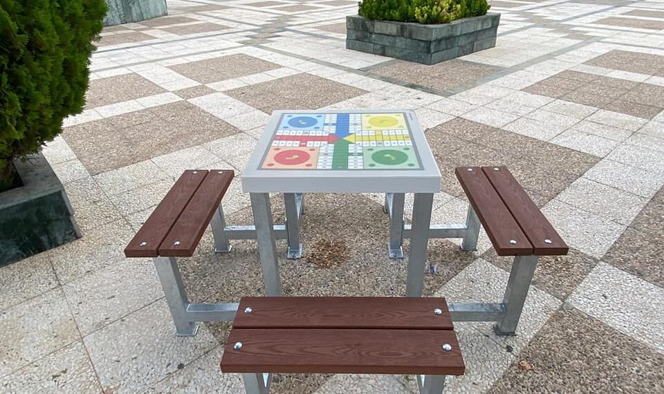Nuevos aparatos para los parques de Manilva