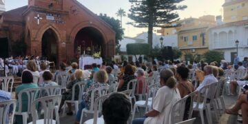 Los vecinos de Sabinillas y turistas disfrutan del día de San Luís