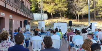 Más de 70 vecinos acuden a la reunión informativa sobre los proyectos de energías renovables en el municipio
