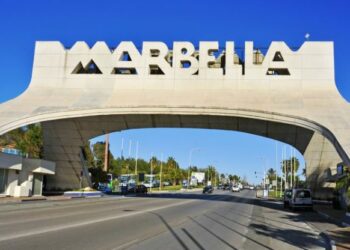 Estepona y Marbella bajan del umbral de 1.000 casos