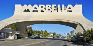 Estepona y Marbella bajan del umbral de 1.000 casos