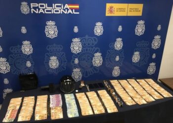 Tres detenidos en Málaga por robar 130.000 euros a un hombre al que maniataron en su casa