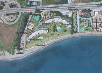 Hidralia trabaja en una importante avería junto a la playa de Los Granados