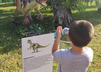 14.000 personas en un mes han visitado Dino Expo XXL, la mayor exposición de dinosaurios al aire libre