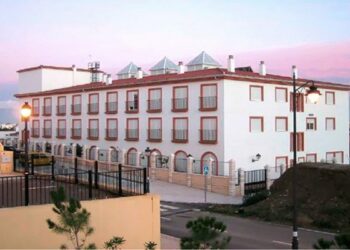 Un brote de Covid obliga a cerrar temporalmente una residencia de mayores en Estepona