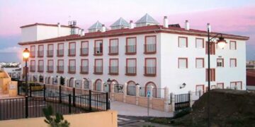 Un brote de Covid obliga a cerrar temporalmente una residencia de mayores en Estepona